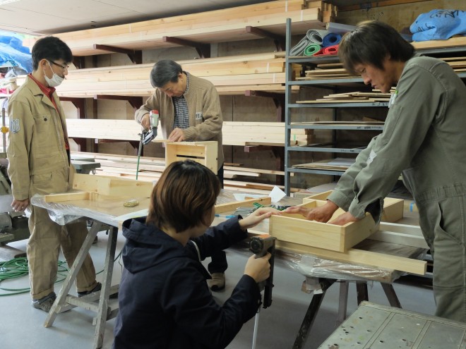 釘打ち作業