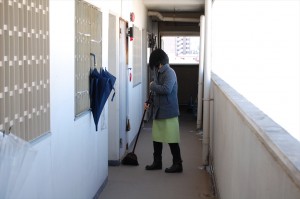 廊下 はき掃除