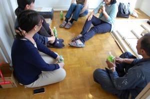 アドイシグロスタッフと一緒に和気あいあいとカスタマイズ
